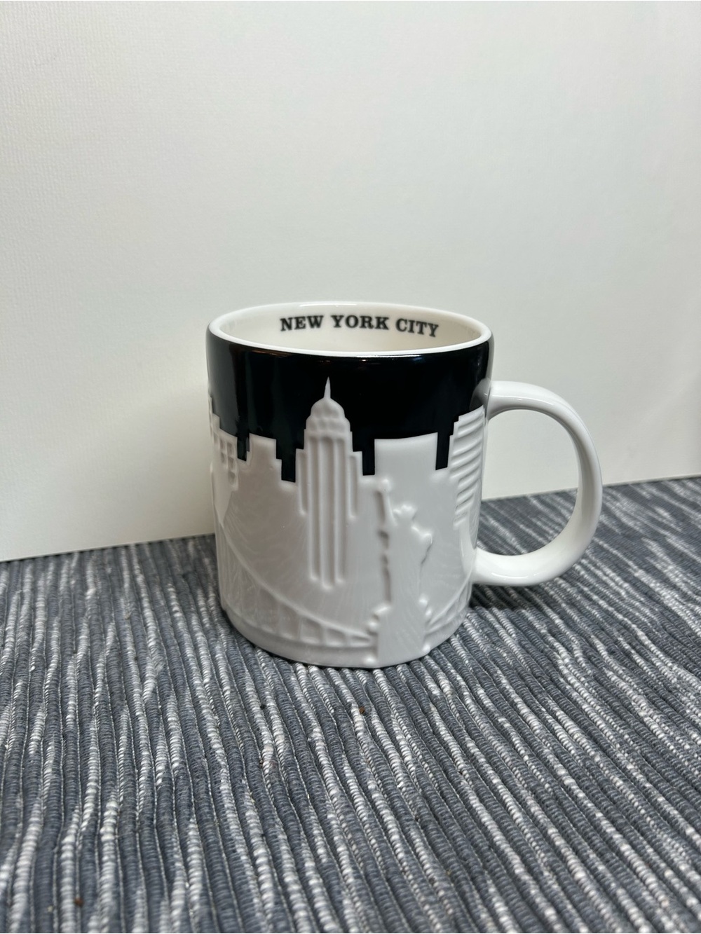 2012 Starbucks New York City Skyline White and Black Ceramic Mug 3D like new
